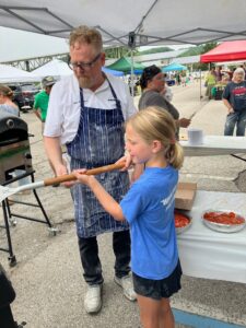 John Gutekanst teaches kids to make pizza