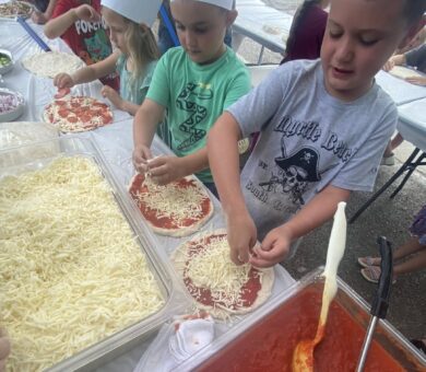 kids making pizza avalanche
